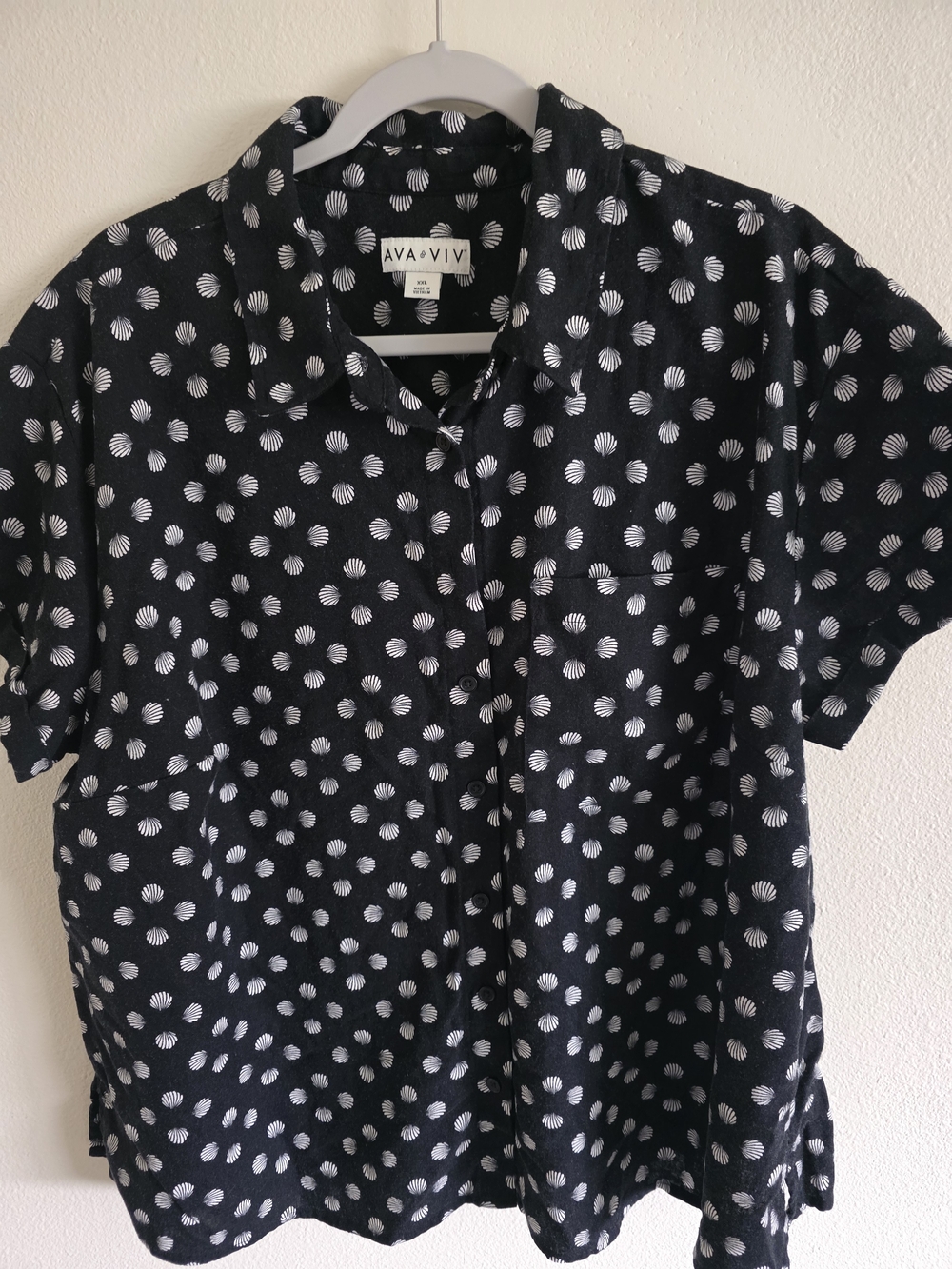 Ava & Viv Black Short-Sleeve Button-Down Shirt with White Dot Shell Print